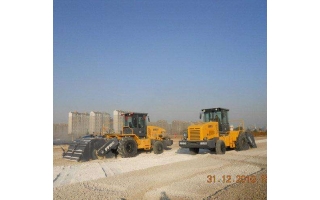 灰土拌和机在济南220改扩建中施工