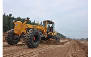 乐动（中国）租赁平地机在蒙华铁路施工